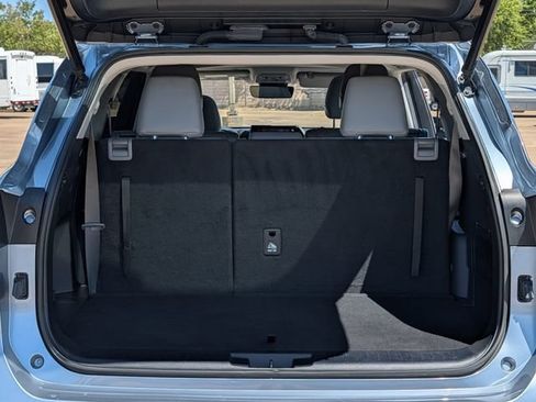 Used 2020 Toyota Highlander XLE FWD image 30
