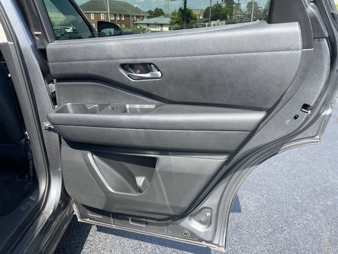 Used 2022 Nissan Pathfinder SV FWD image 21