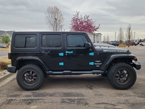 Used 2017 Jeep Wrangler Unlimited Sahara w/ Connectivity Group image 2