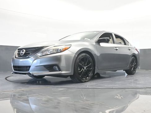 Used 2018 Nissan Altima 2.5 SR w/ SR Midnight Edition image 56