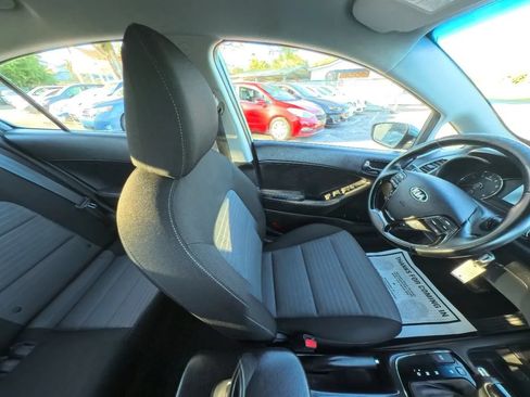 Used 2017 Kia Forte S FWD image 27