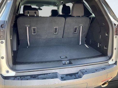 Used 2023 Chevrolet Traverse LT w/ LPO, Floor Liner Package AWD/4WD image 5