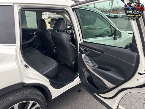 Used 2023 Subaru Forester Limited image 32
