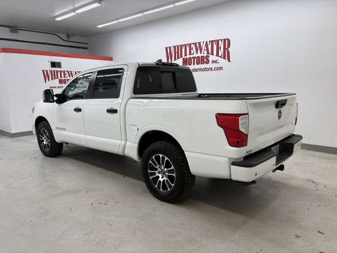 Used 2024 Nissan Titan SV w/ SV Convenience Package AWD/4WD image 2