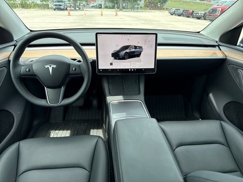 Used 2025 Tesla Model Y Long Range AWD/4WD image 5