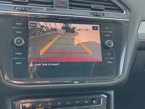 Used 2018 Volkswagen Tiguan SE image 44