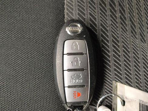 Used 2021 Nissan Versa SV image 32