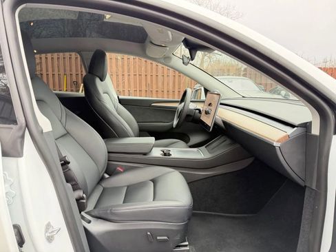 Used 2023 Tesla Model Y AWD image 23