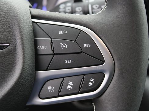 New 2026 Chrysler Pacifica Select image 15