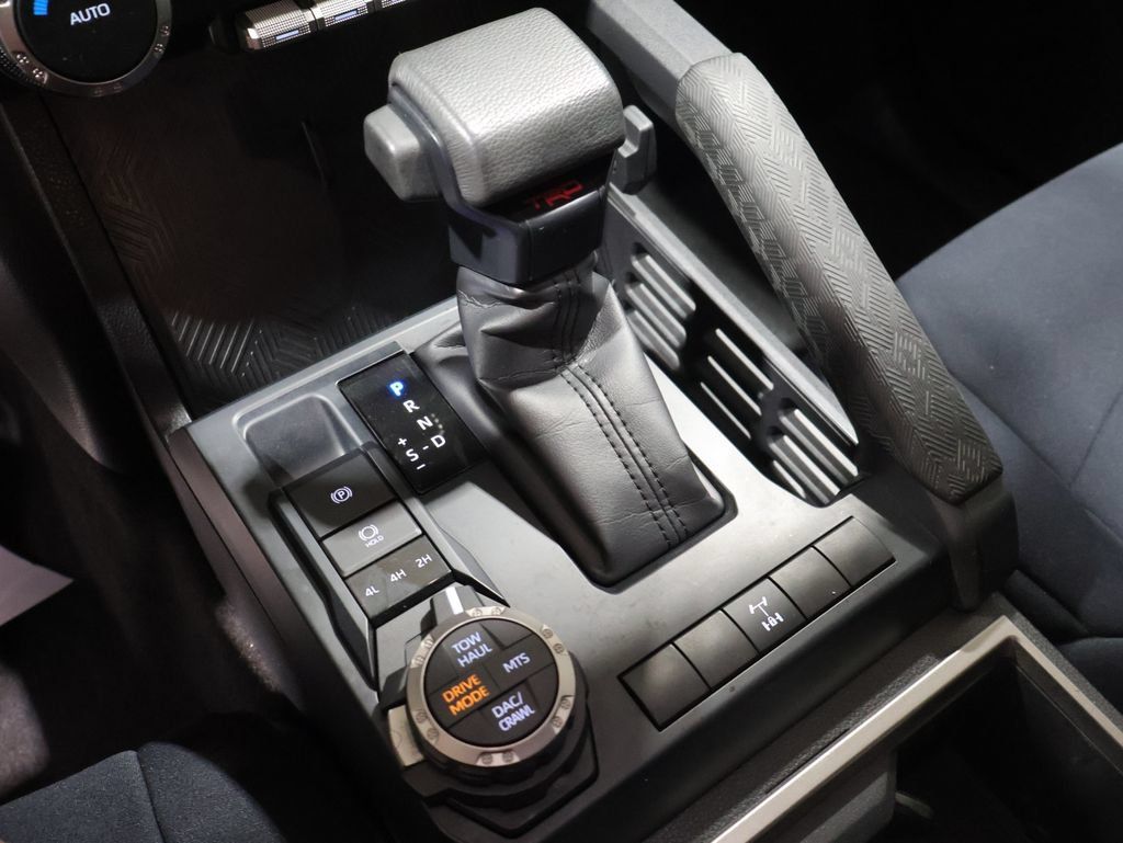 Used 2025 Toyota Tacoma TRD Off-Road AWD/4WD image 31