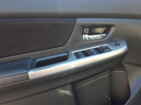 Used 2016 Subaru Crosstrek 2.0i Premium image 12