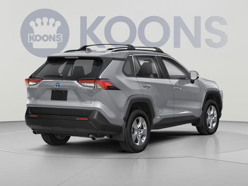 Used 2025 Toyota RAV4 XLE AWD/4WD image 2