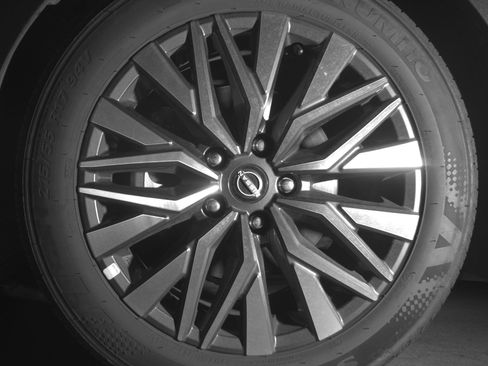 Used 2025 Nissan Altima 2.5 SV FWD image 12