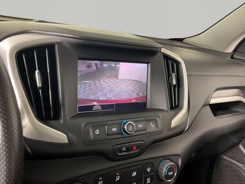 Used 2024 GMC Terrain SLE FWD image 9