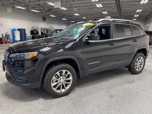 Used 2019 Jeep Cherokee Latitude Plus w/ Cold Weather Group image 3