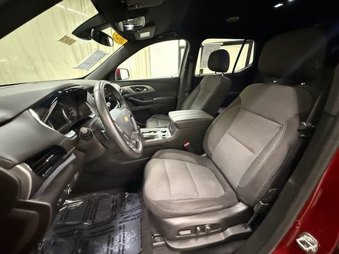Used 2023 Chevrolet Traverse LT image 30