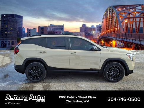 Used 2023 GMC Terrain SLE w/ Elevation Edition image 2