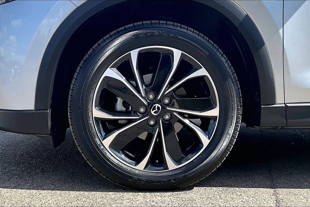 Used 2023 MAZDA CX-5 AWD 2.5 S w/ Premium Package image 12