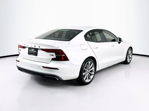 Used 2020 Volvo S60 T6 Momentum image 9