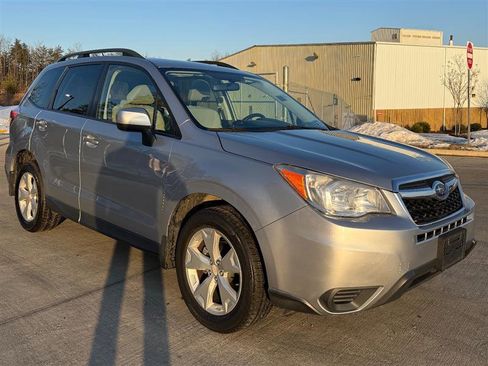 Used 2015 Subaru Forester 2.5i Premium w/ All-Weather Package image 5