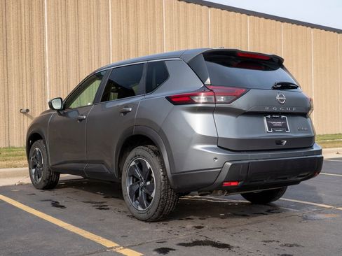 Used 2024 Nissan Rogue SV AWD/4WD image 7