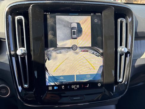 Certified 2025 Volvo XC40 B5 Plus image 19