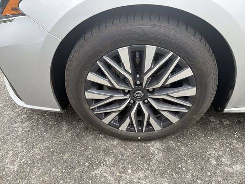 Used 2023 Nissan Altima 2.5 SV FWD image 10