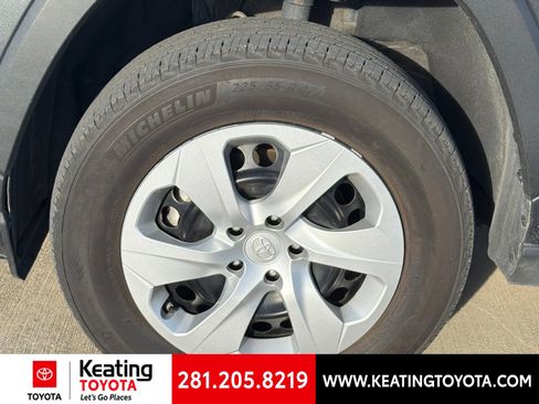 Used 2025 Toyota RAV4 LE AWD/4WD image 9