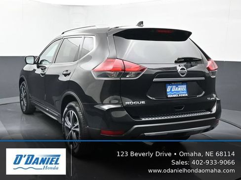 Used 2017 Nissan Rogue SL w/ SL Premium Package AWD/4WD image 4