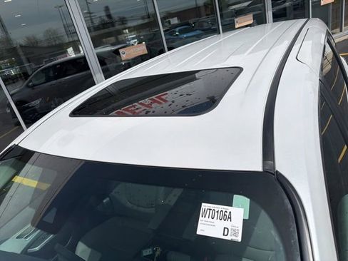 Used 2025 Toyota Sienna XLE AWD/4WD image 14