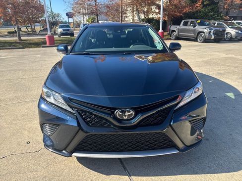Used 2019 Toyota Camry XSE image 11