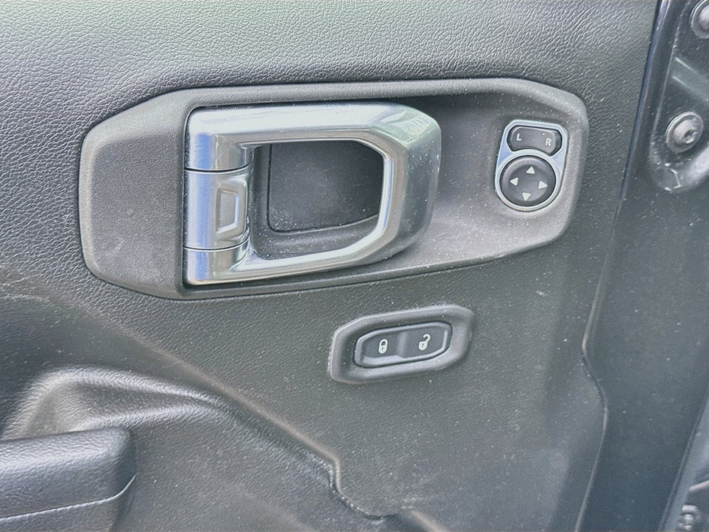 Used 2023 Jeep Wrangler Unlimited Rubicon 4xe w/ Cold Weather Group AWD/4WD image 19