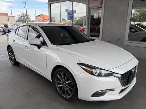 Used 2018 MAZDA MAZDA3 Touring FWD image 2
