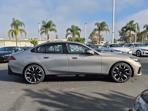 Used 2024 BMW i5 eDrive40i w/ M Sport Package RWD image 11