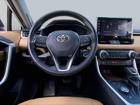 Used 2022 Toyota RAV4 Limited AWD/4WD image 6