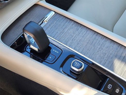 Used 2023 Volvo XC90 B6 Plus w/ Protection Package Premier image 17