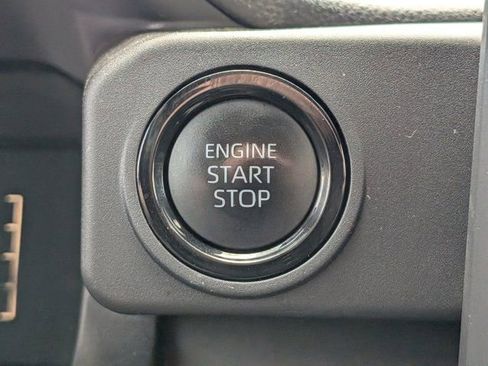 Used 2025 Toyota Tacoma SR5 AWD/4WD image 25
