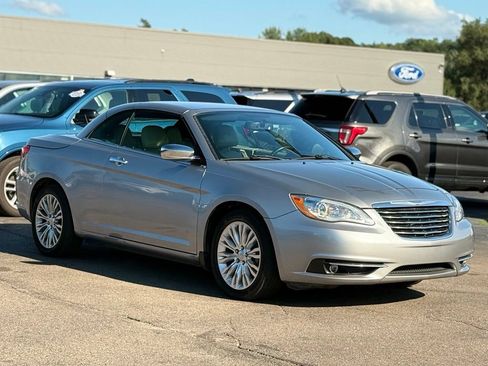 Used 2013 Chrysler 200 Limited FWD image 22