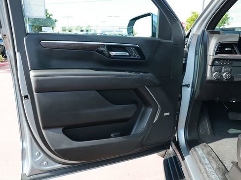 Used 2025 Chevrolet Suburban Premier image 13