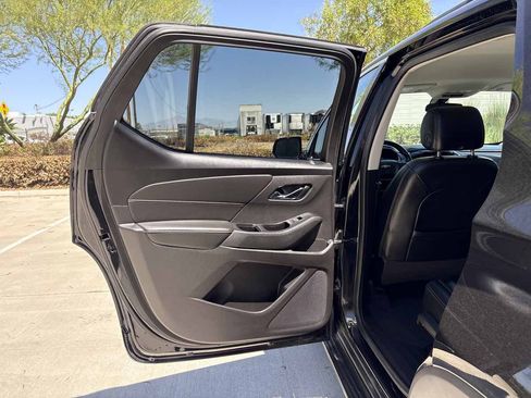 Used 2019 Chevrolet Traverse LT FWD image 11