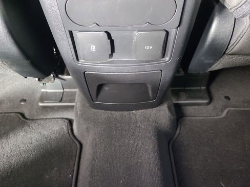 Used 2022 Ford Explorer XLT image 17