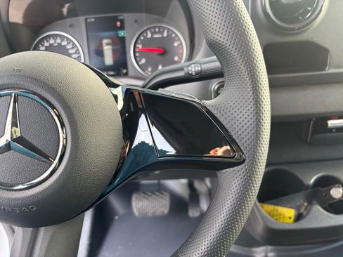 Used 2025 Mercedes-Benz Sprinter 2500 image 18