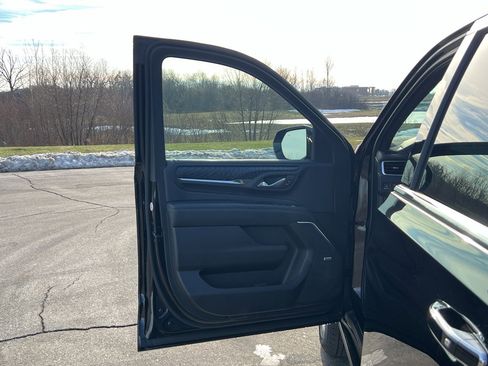 Used 2023 GMC Yukon XL Denali image 10