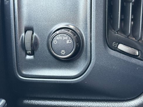 Certified 2018 Chevrolet Silverado 1500 Custom w/ Custom Value Package image 31