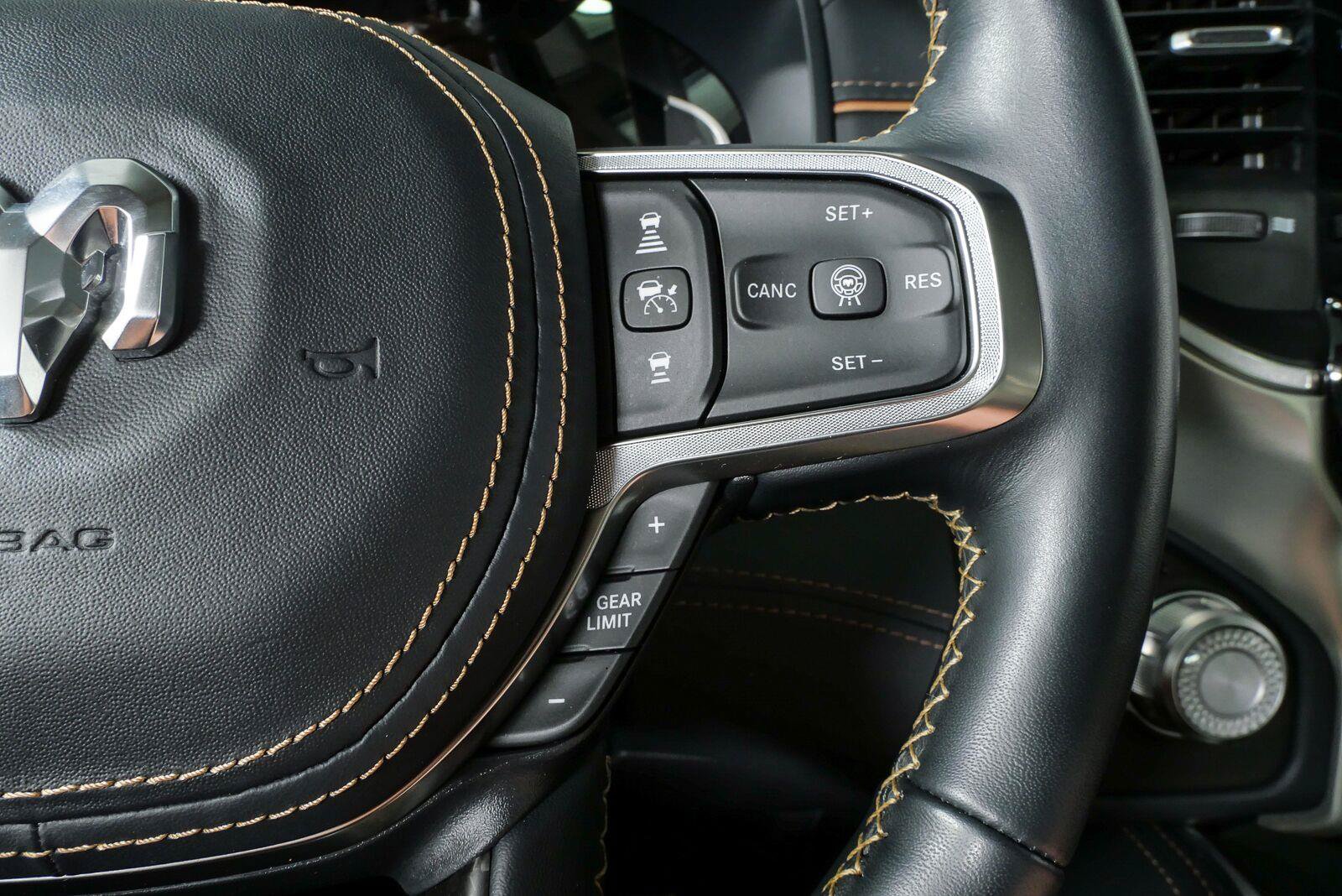 Used 2025 RAM 1500 Tungsten AWD/4WD image 13