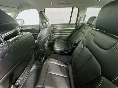 Used 2023 Jeep Grand Cherokee L Limited AWD/4WD image 32