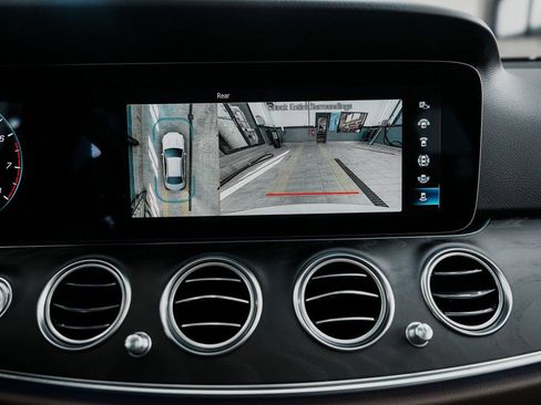 Used 2022 Mercedes-Benz E 450 4MATIC Sedan w/ Driver Assistance Package image 18