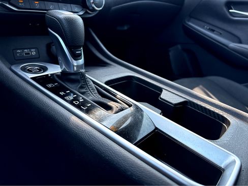 Used 2023 Nissan Sentra SV image 9