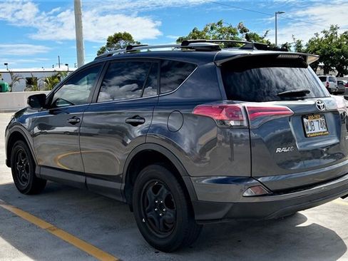 Used 2017 Toyota RAV4 LE FWD image 7
