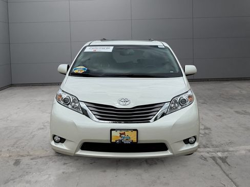 Used 2017 Toyota Sienna XLE Premium AWD/4WD image 8